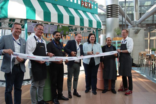 Ribbon Cutting Hamburg Flughafen